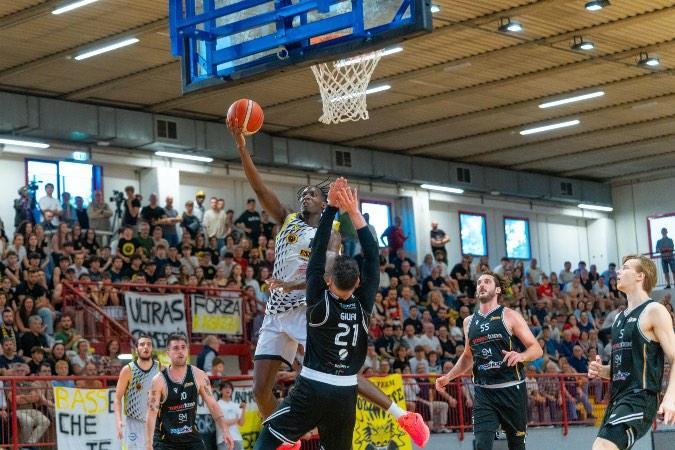 DONKOR A CANESTRO