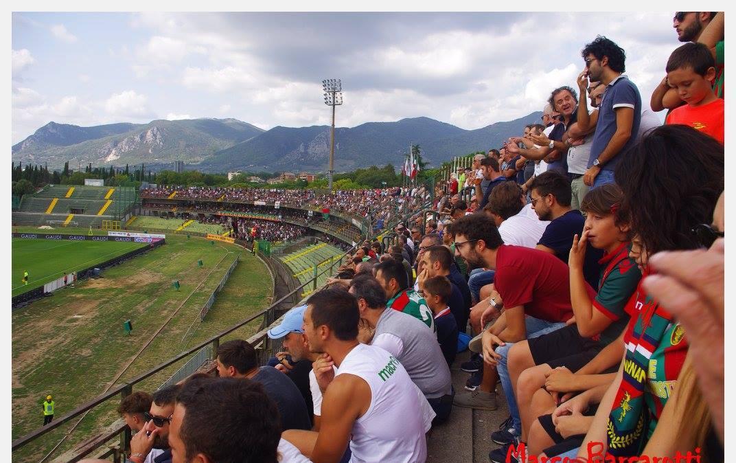 UN GRUPPO DI TIFOSI INVITA L'AMBIENTE ROSSOVERDE A RICOMPATTARSI E A RITROVARE LA SERENITÀ