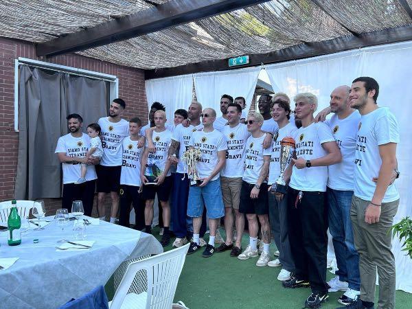LA ESSETI BASKET HA FESTEGGIATO LA PROMOZIONE SUBITO DOPO IL RITORNO DA SASSARI- video-interviste