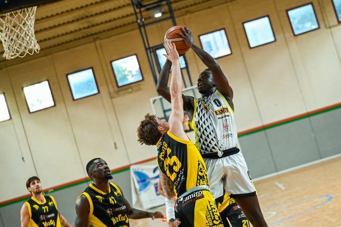 LA ESSETI BASKET VINCE UN MATCH CON UNA ECCEZIONALE RIMONTA!