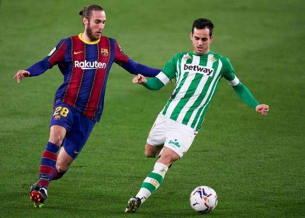 El Betis llega a Barcelona con Pezzella pero sin Fekir