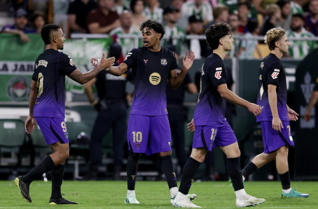¡El Barça mete miedo! Goleada 2-5 al Betis y récord histórico