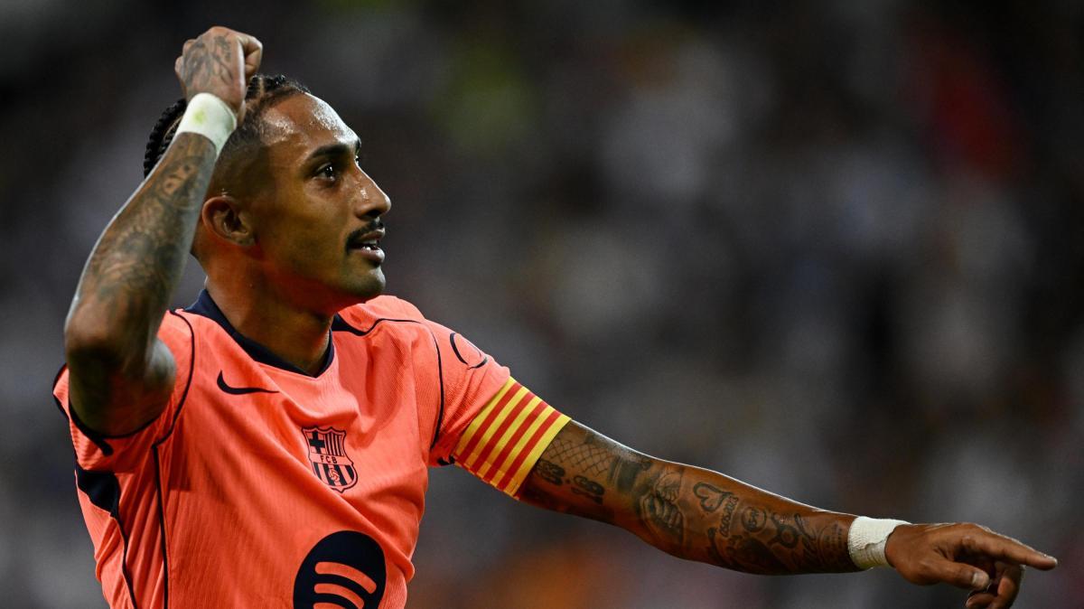 El Barça renuncia por ahora a un ‘9’: Flick sorprende con Raphinha como solución tras el fracaso por Julián Álvarez
