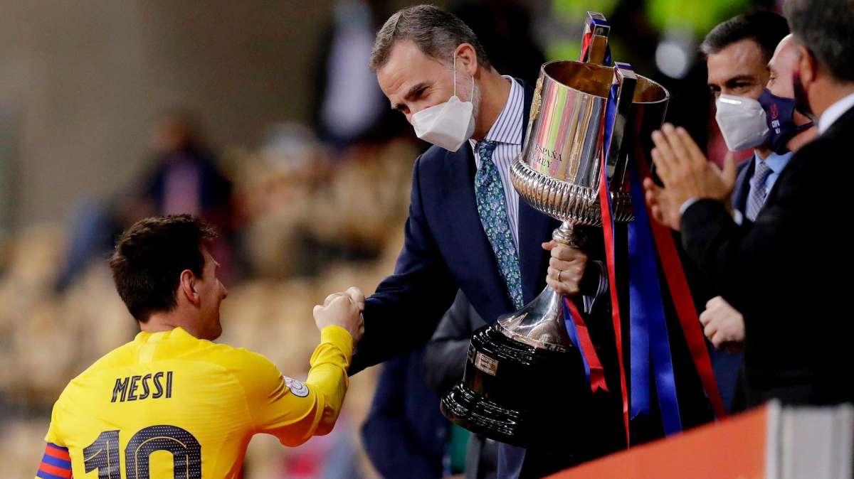 El Rey se reverencia ante el verdadero Rey
