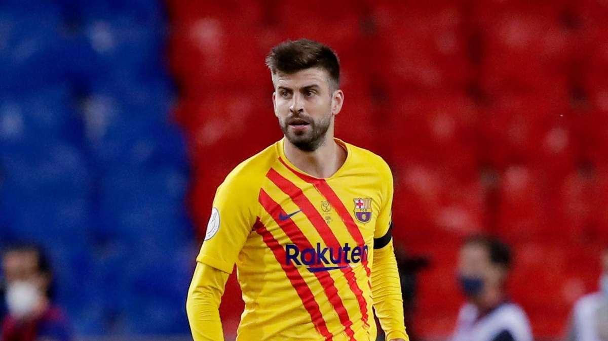 Piqué: "El sofá del estadio es mejor". Hinchas del sindicato: "Vengan aquí, ofrecemos cerveza y salchichas"