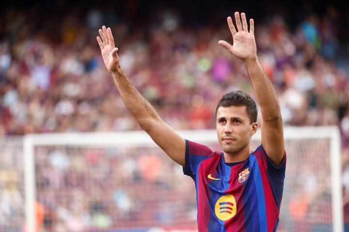 Rodri desata la locura en el Camp Nou: el nuevo líder del Barça recibe una ovación de estrella