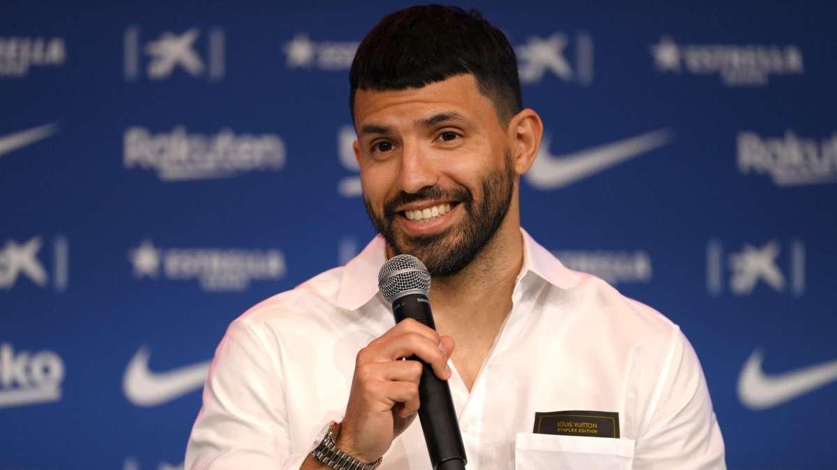 Aguero: "Es un placer y orgullo jugar con Leo. Creo que seguirá"
