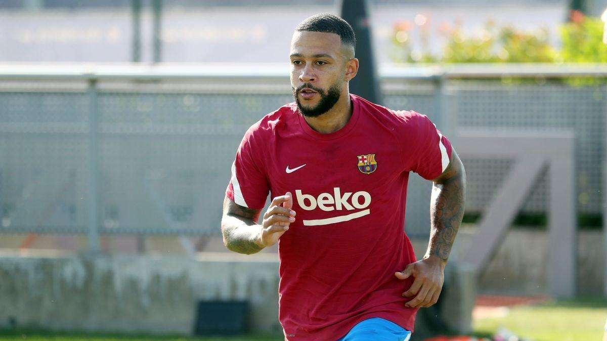 Primer entrenamiento de Depay con el Barça