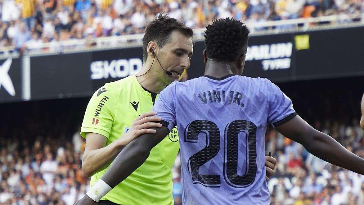 De Burgos Bengoetxea dirigirá el Barça - Atlético