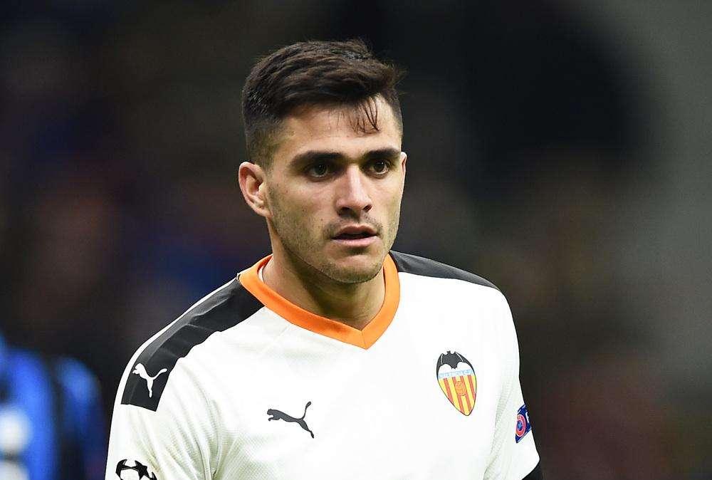 Maxi Gómez ante a su víctima favorita: el Barça