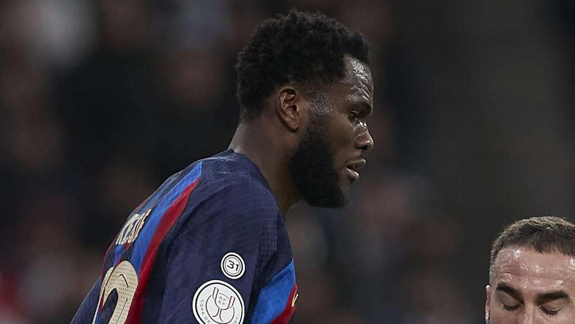 Kessié confiesa: "Me habría quedado más tiempo en el Barcelona"