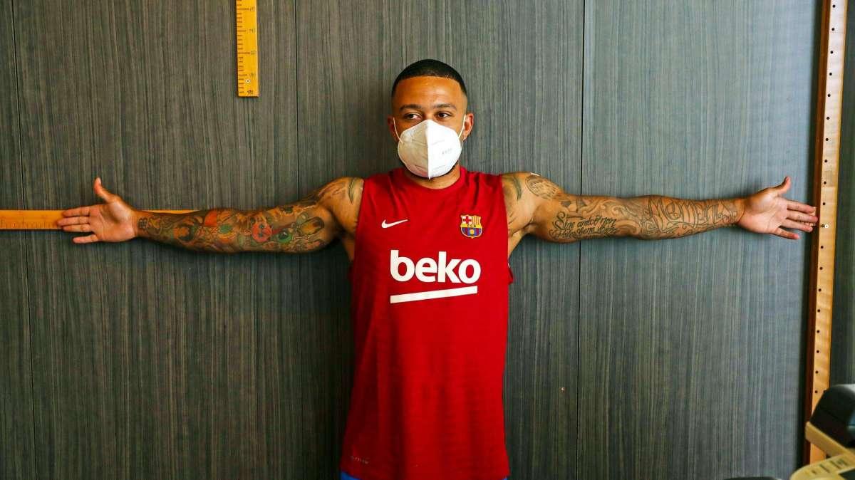 Memphis Depay ya está en Barcelona