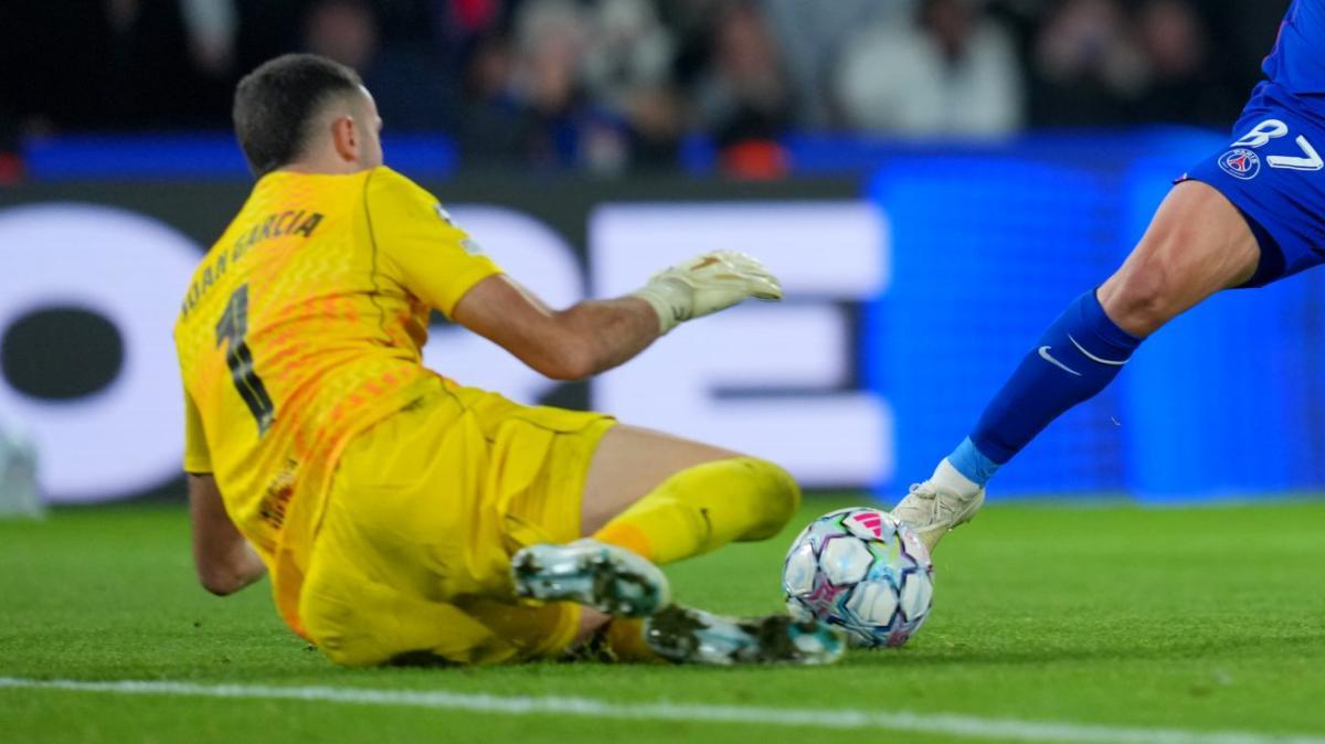 ¡Joan García evitó un desastre mayor! Las paradas que salvaron al Barça de una goleada histórica ante el PSG
