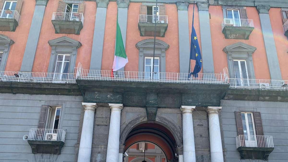 Napoli, scontri con i tifosi tedeschi. Interviene l'esercito 