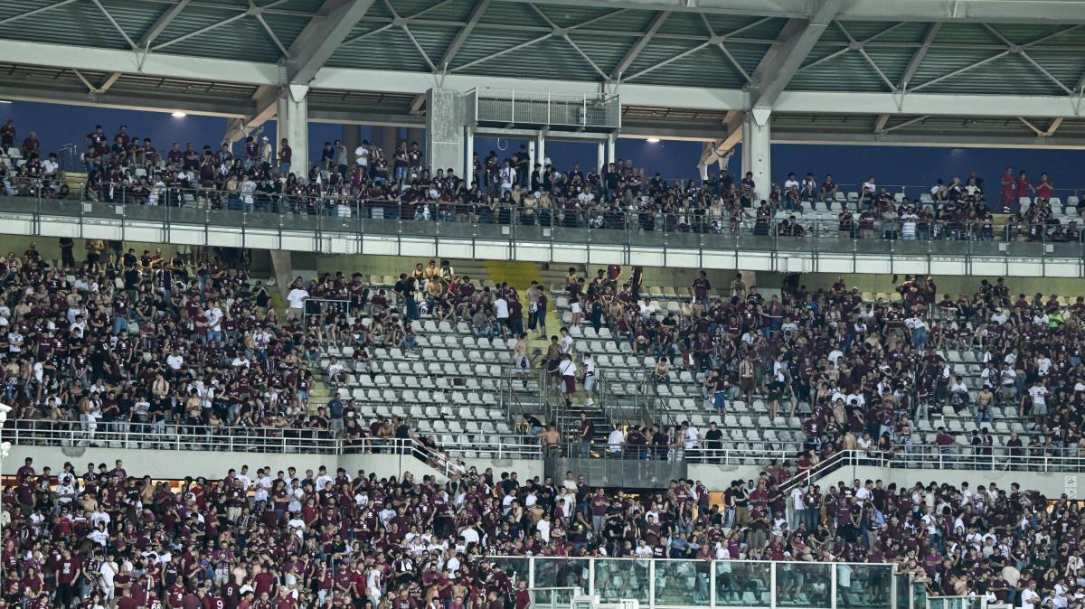 Sciopero delle curve: i tifosi del Toro tacciono, quelli della Lazio manifestano