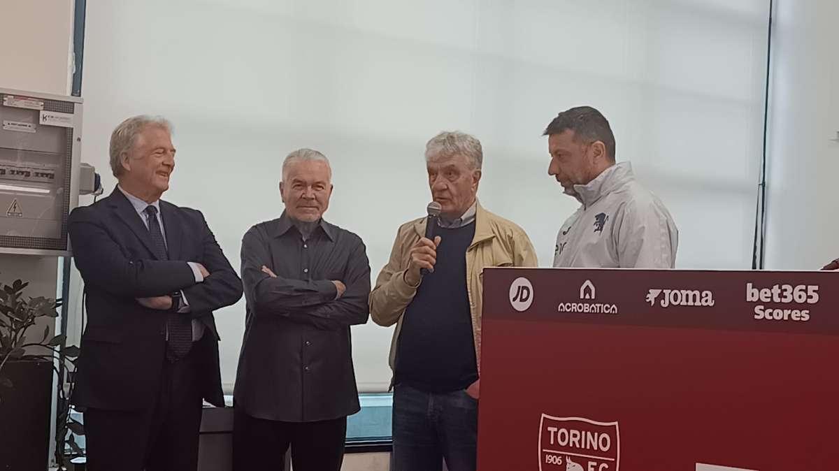LIVE presentazione "La Partita della Storia" - Sala: "Vogliamo vedervi allo stadio". " D'Aversa: "Grazie per far rivivere un momento storico"
