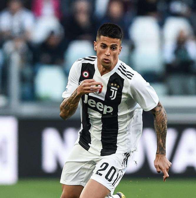 United, continua la corte a Cancelo. Portoghese indeciso sul futuro