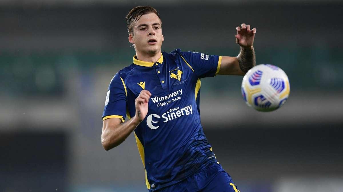 Verona avanti all'intervallo sul Genoa, per ora decide Ilic su assist di Barak