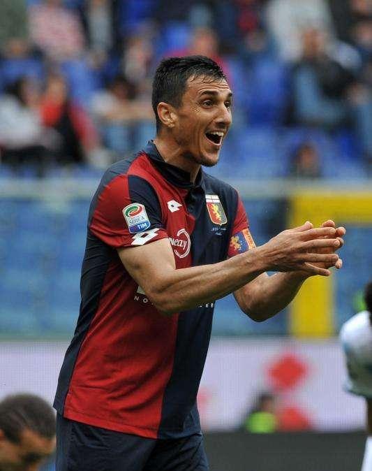 Burdisso vicino al Torino. Contratto annuale per lui 