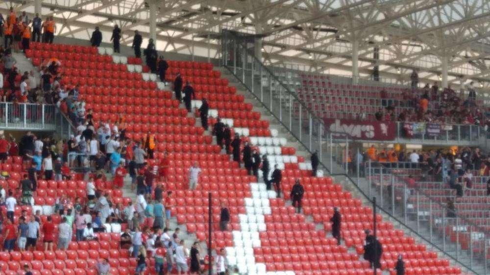 Tafferugli tra tifosi a Debrecen