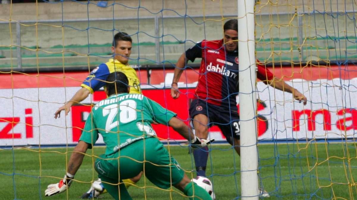 Super Sorrentino, para e cerca il gol 