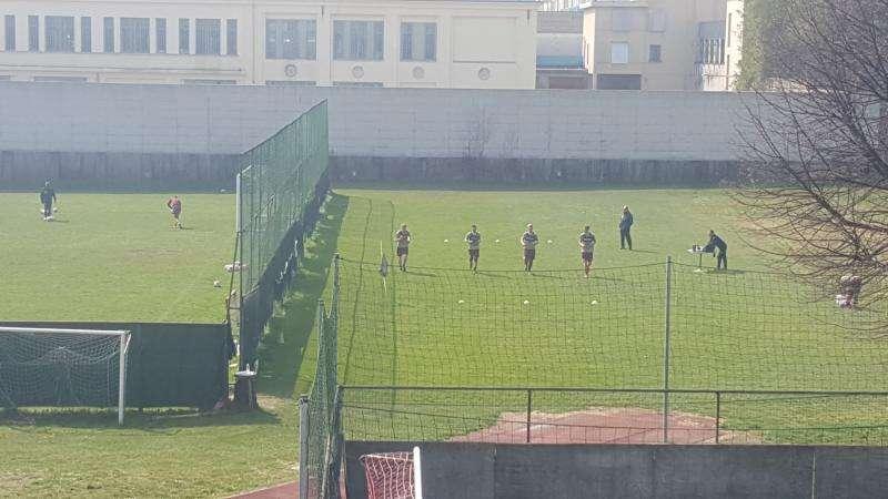 Lavori di rizollamento alla Sisport, l'allenamento davanti ai tifosi sul campo secondario