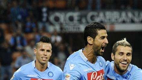 Napoli, infortunio alla spalla per Britos
