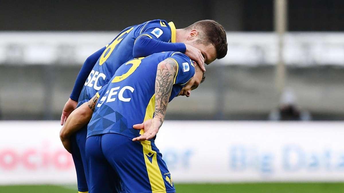Il Verona riacciuffa il Parma: all'intervallo è 1-1
