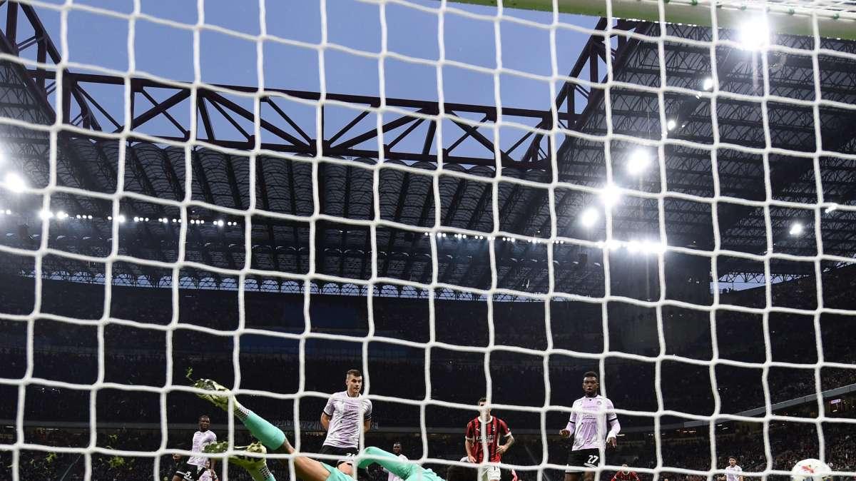 Juventus e Milan, entrambe 1-0: VAR grande protagonista