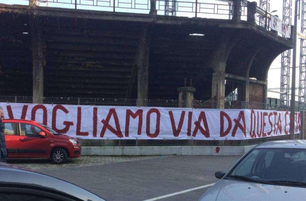 TMW - Torino, striscioni al Filadelfia contro la società e contro Mazzarri