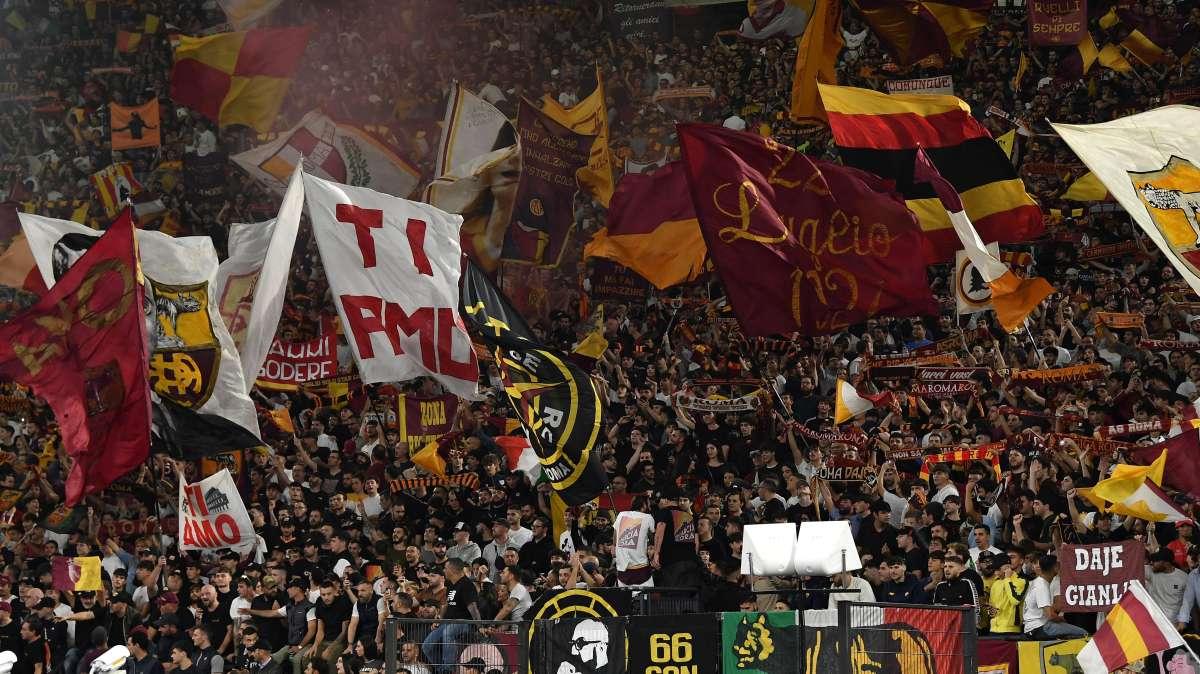 La Sud fischia la Roma 