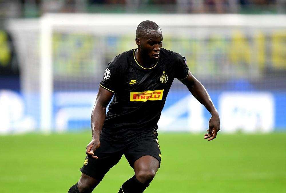 Cagliari-Inter, la mancata sanzione contro i cori razzisti a Lukaku fa discutere 