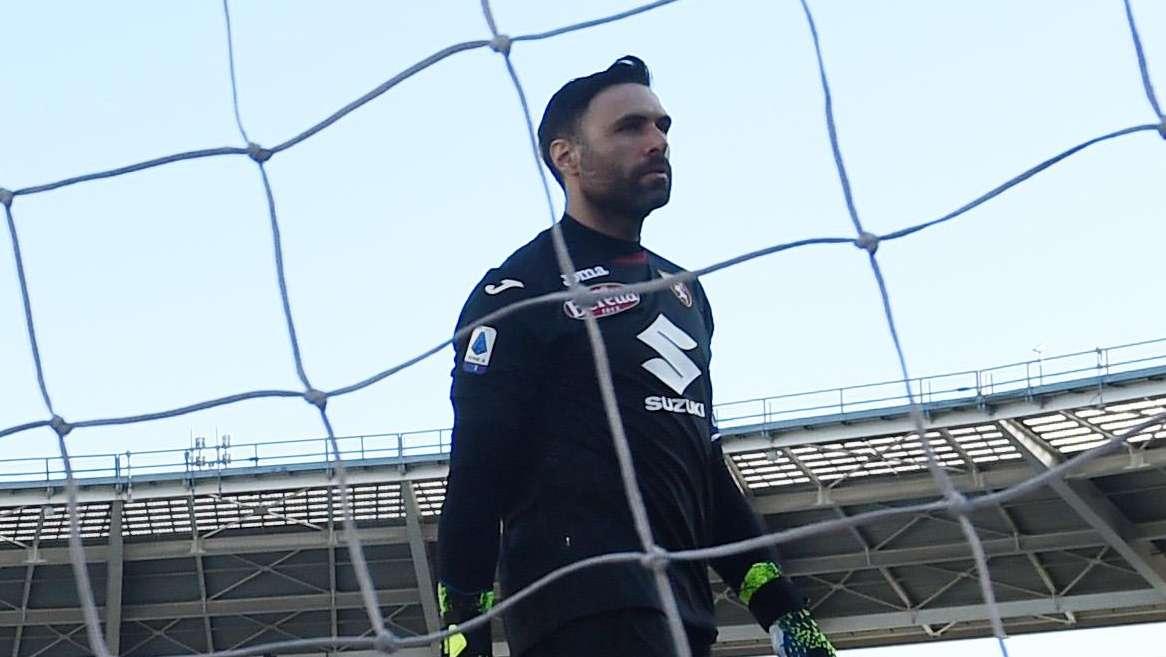 Una big di Serie A cambia tutto il reparto portieri. Anche Sirigu in lizza?