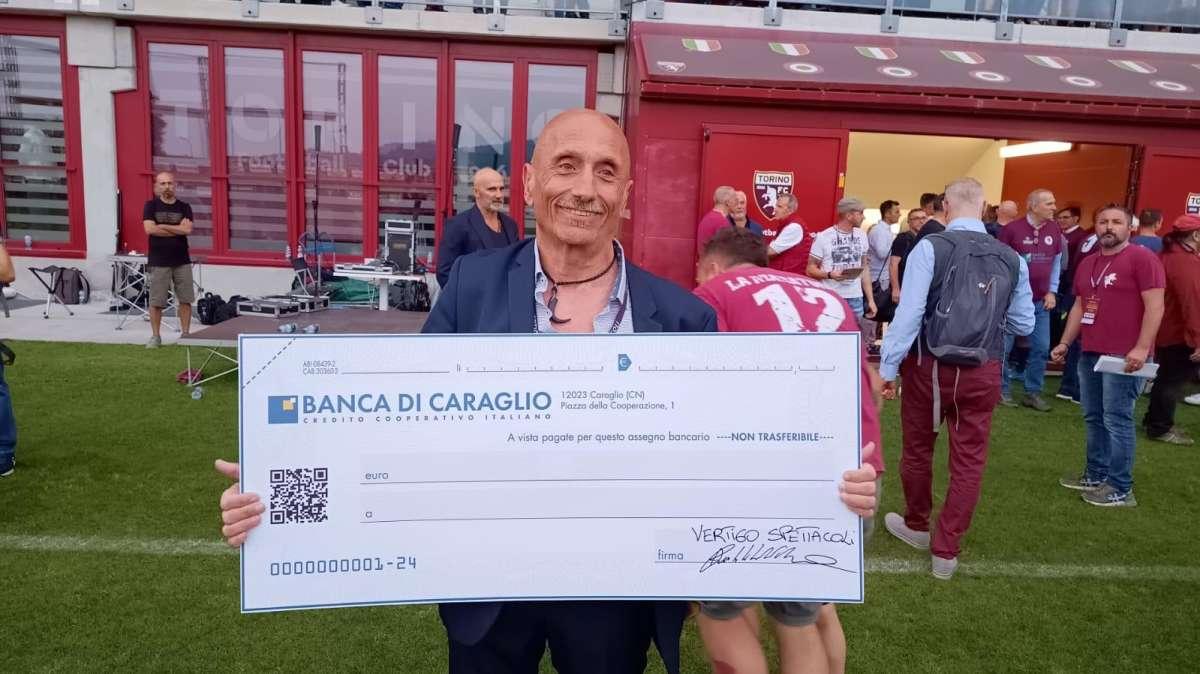 "La Partita della Leggenda", Glorie-Artisti 7-5. Ferrante superstar con cinque gol 