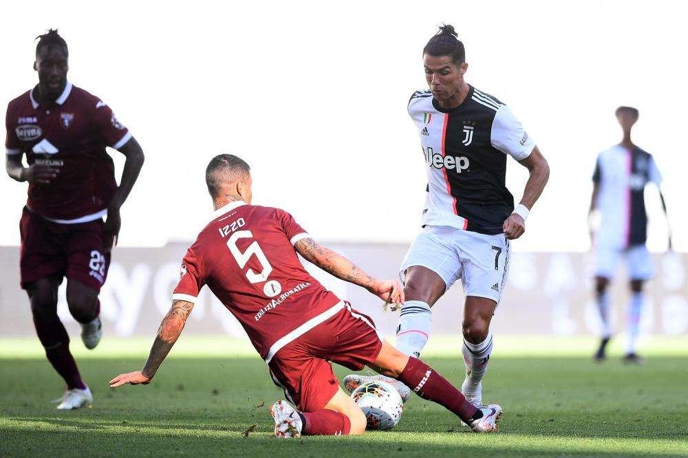La Stampa: “Dybala-Ronaldo, Toro travolto. Juve, lo scudetto è più vicino”