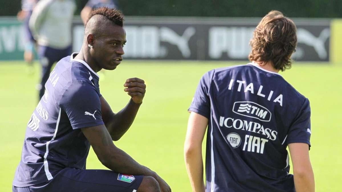 Balotelli tiene in ostaggio l'Italia. Prandelli, no ai tweet durante il Mondiale