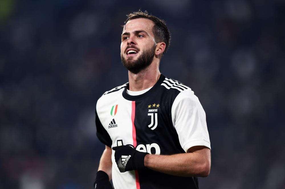 La fuga juventina. Violano la quarantena anche Pjanic e Khedira