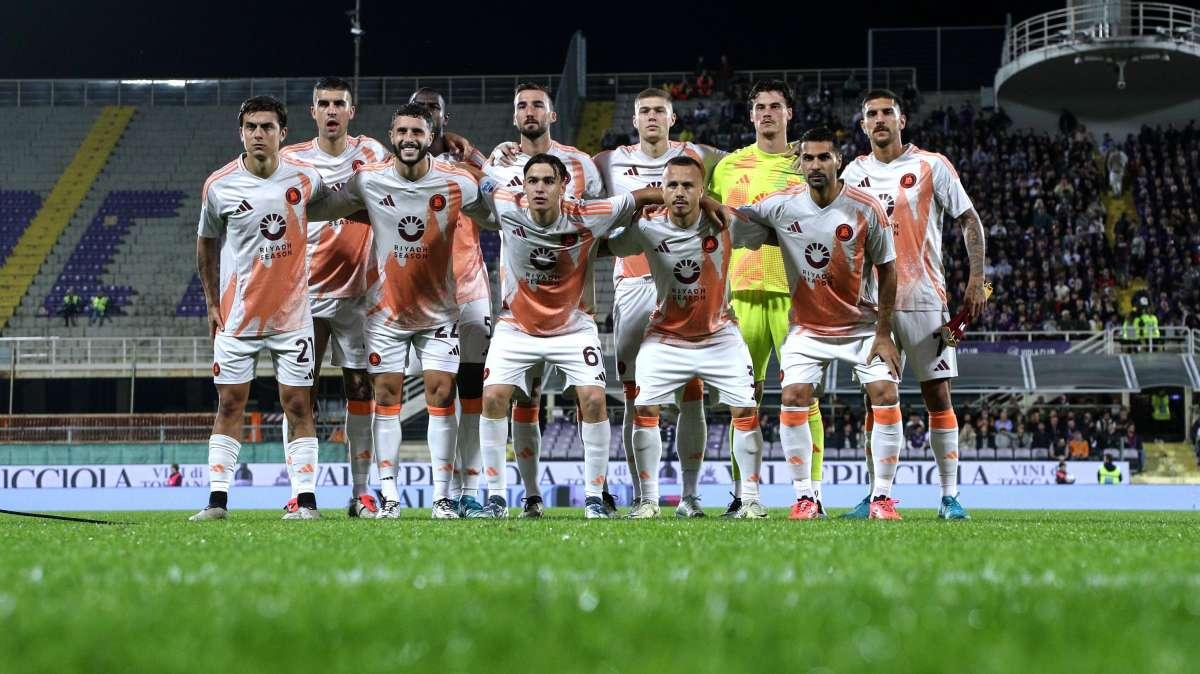 Roma, i tifosi contestano dopo la sconfitta con la Fiorentina per 5 a 1: “Fuori le pal***” e “La pazienza è finita”