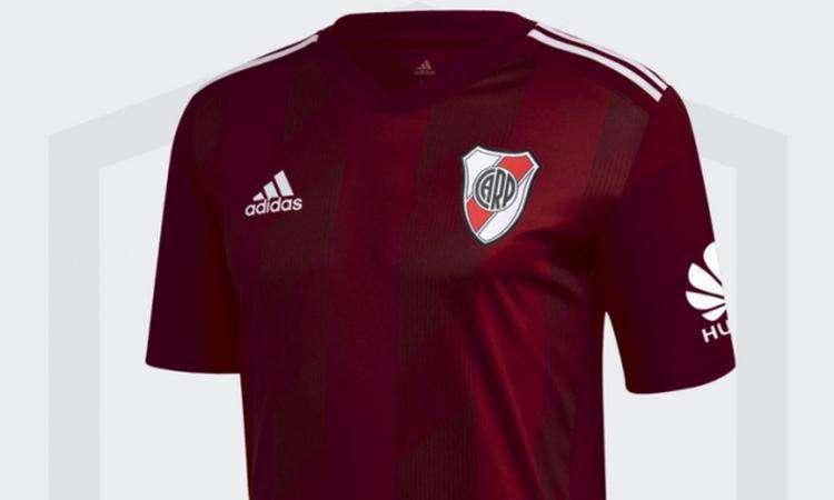 River Plate, una delle nuove maglie omaggia il Grande Torino