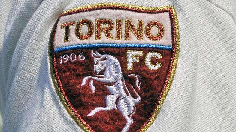 Gli auguri del Toro a Lys Gomis