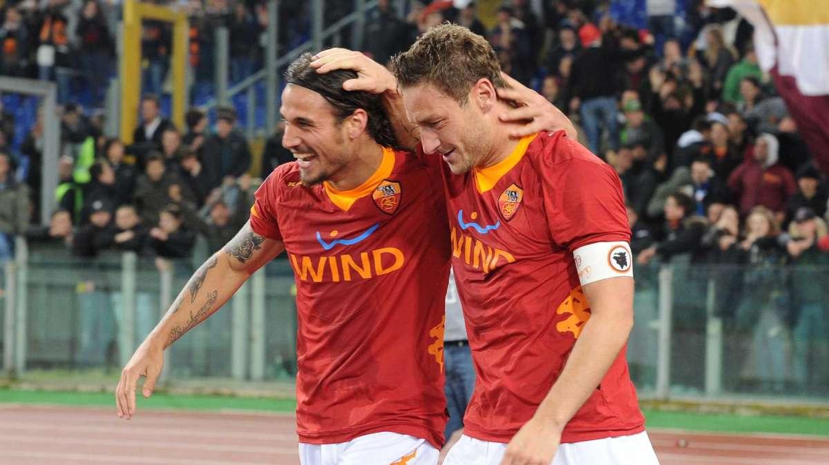 Osvaldo e Destro in due per una maglia. Totti c'è