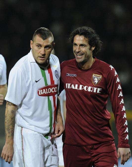Bobo Vieri si complimenta con il Toro
