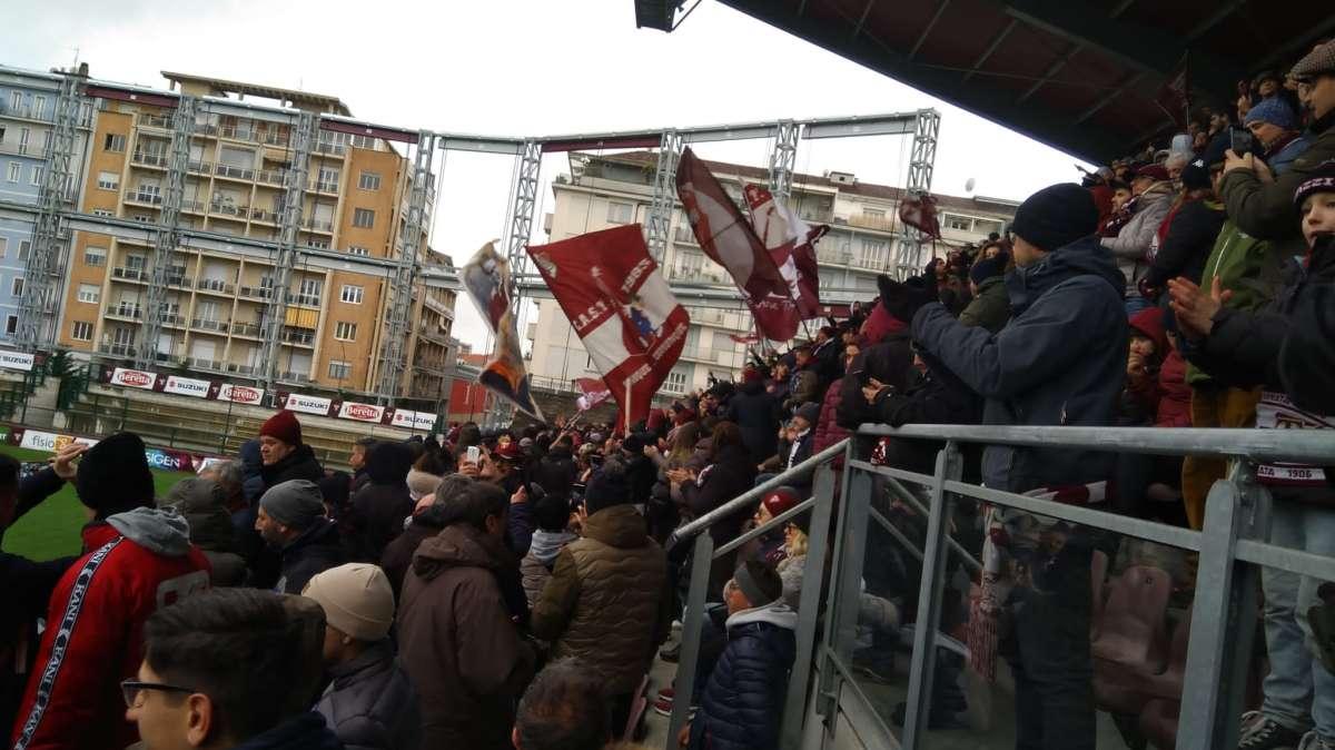 Più di duemila tifosi al Filadelfia in vista del derby: "Noi siamo il Toro, voi siete niente. Combattete per la vostra gente"