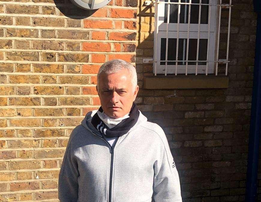 Roma, Mou si presenta 