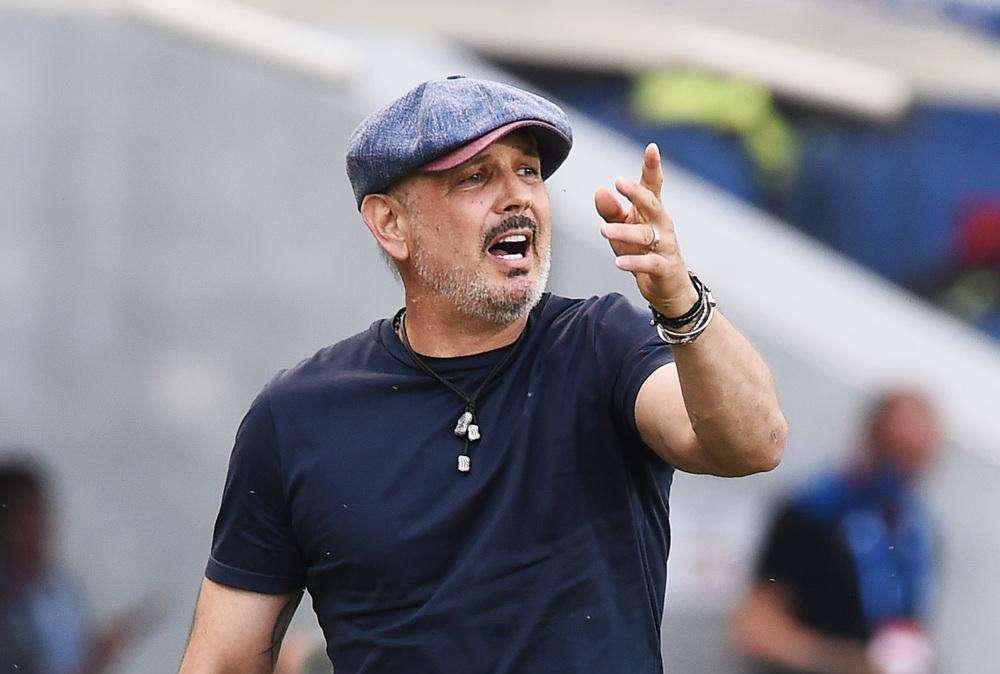 Salgono i contagi nel calcio, può slittare l'inizio della serie A