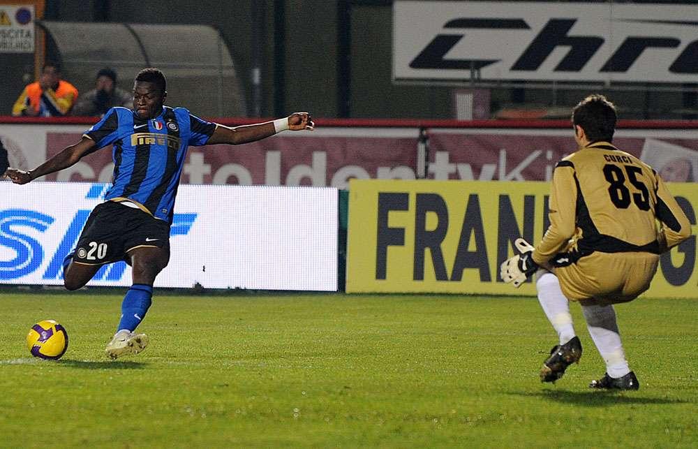 Muntari dimentica il passaporto 
