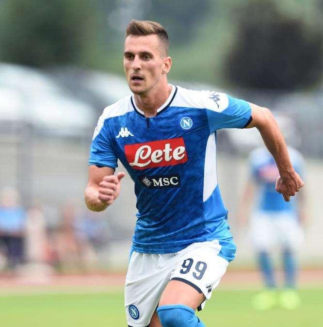 Serie A, Napoli avanti all'intervallo. Milik sbroglia situazione complicata