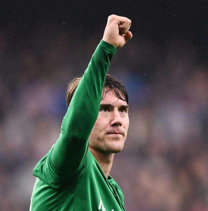 Tutti pazzi per Vlahovic, il Napoli lo corteggia. Ma la Fiorentina vuole blindarlo 