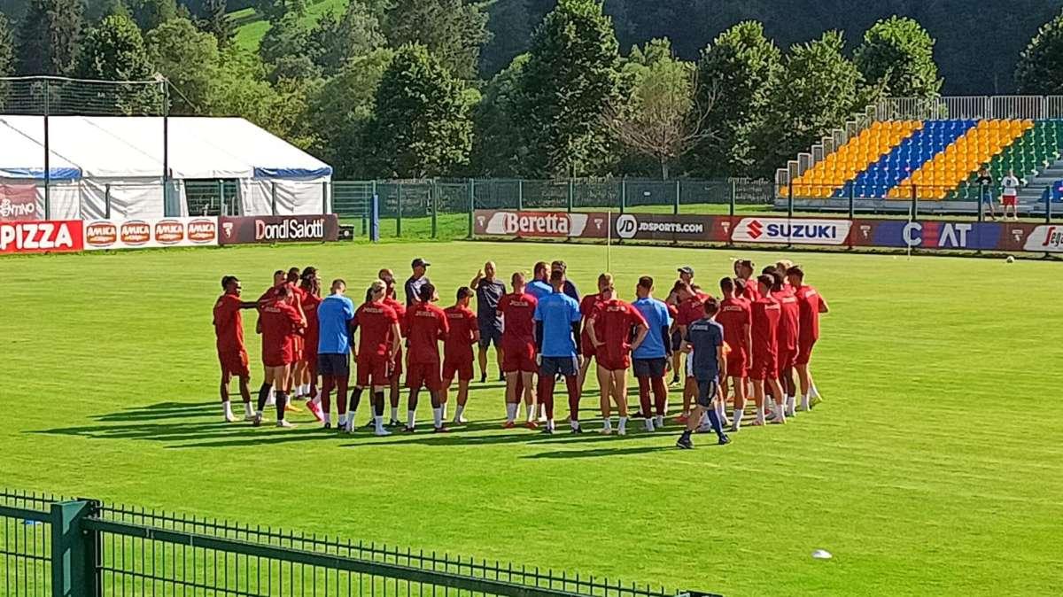 Toro in campo a Pinzolo, le prime immagini dell'allenamento