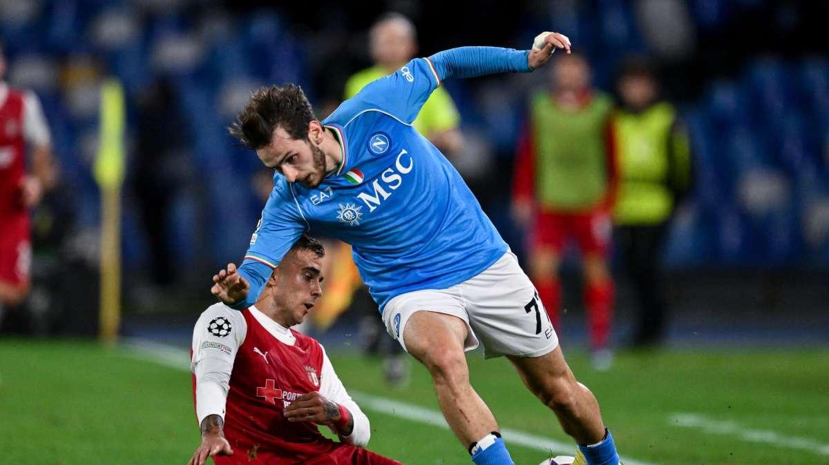 Qui Napoli, Kvara rientrato dalla Georgia. Si allenerà nel pomeriggio 